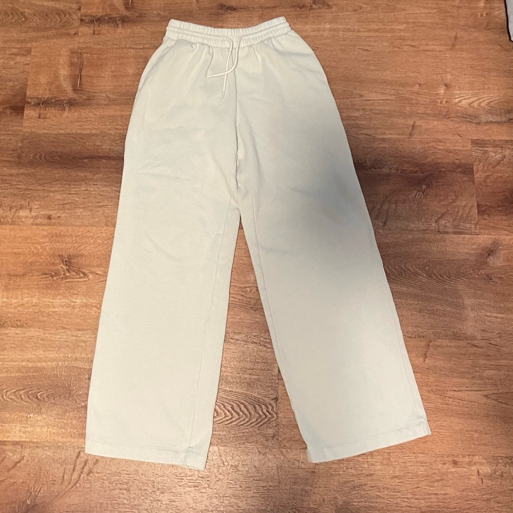 Cream Wide-Leg sweatpants
